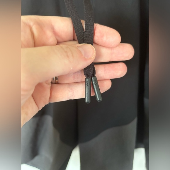 LULULEMON TRAIN TO BEACH SHORT 8" - Picture 6 of 9